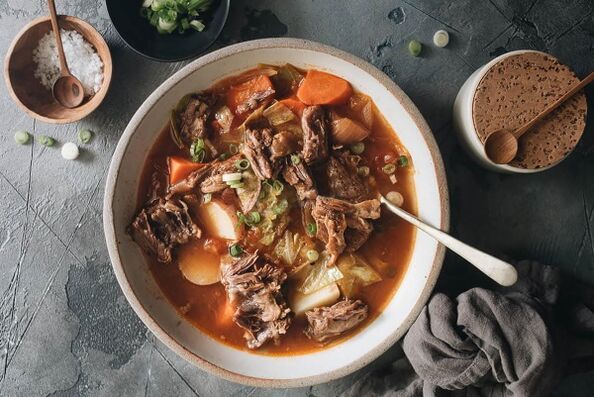 Суп на основе нежирного мяса для меню при панкреатите поджелудочной железы. 